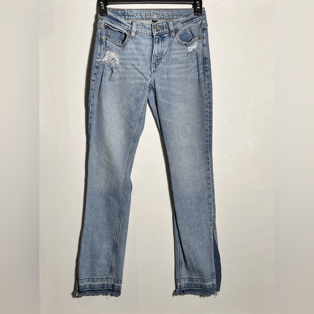 American Eagle Outfitters Light Blue Straight Leg Stretch Distressed Jeans sz 2